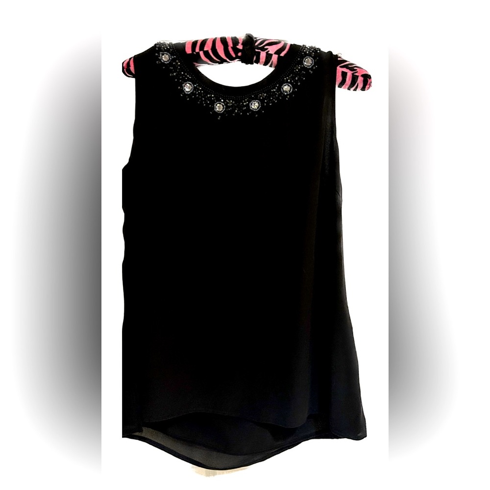 Gorgeous Doncaster black tank with exquisite bead detail. Size 8.